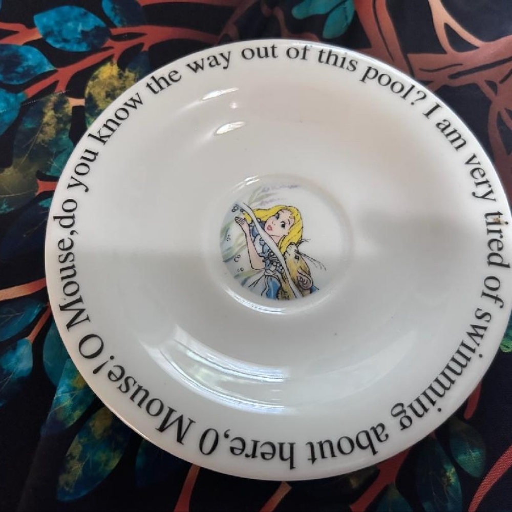 Alice in Wonderland Themed Tea Set Limited Edition - Picture 6 of 9